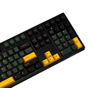 Yüksek kaliteli siyah ve sarı renkli mekanik klavye, ergonomik tasarımıyla bilgisayar kullanımı için ideal. Hızlı ve hassas tuş tepkisi ile oyun ve ofis çalışmaları için mükemmel perfo.