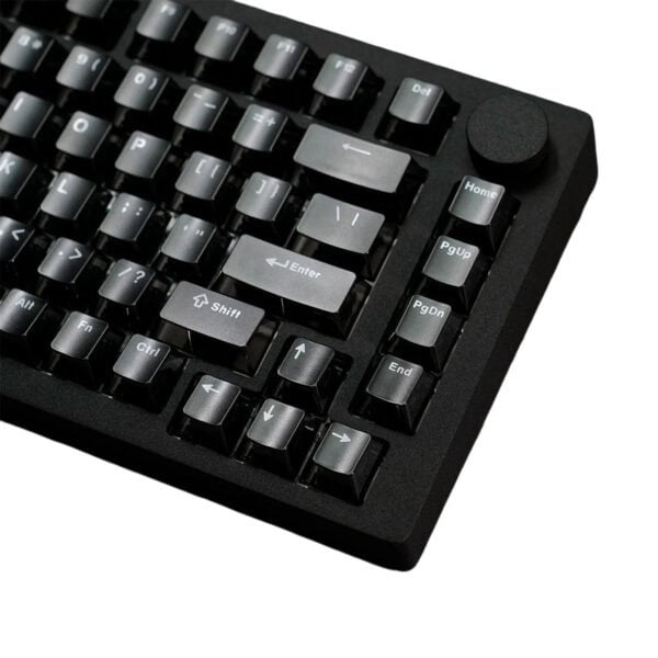 Siyah klavye ve fare seti, bilgisayar kullanımı için ergonomik ve dayanıklı tasarım. Ofis ve ev kullanımı için ideal, yüksek performanslı giriş cihazları.