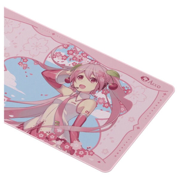 Anime karakterli mouse pad, kız figürü ve çiçek desenleriyle dekoratif ve fonksiyonel ofis aksesuarı. Yüksek kaliteli, kaymaz yüzey ve rahat kullanım sağlar.