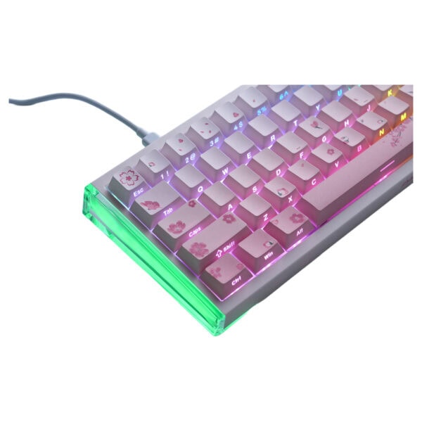 RGB ışıklandırmalı oyun klavyesi, şık tasarımı ve aydınlatmalı tuşlarıyla bilgisayar oyunları ve ofis kullanımı için ideal. Dayanıklı yapısı ve hassas tuş tepkisiyle yüksek perf.