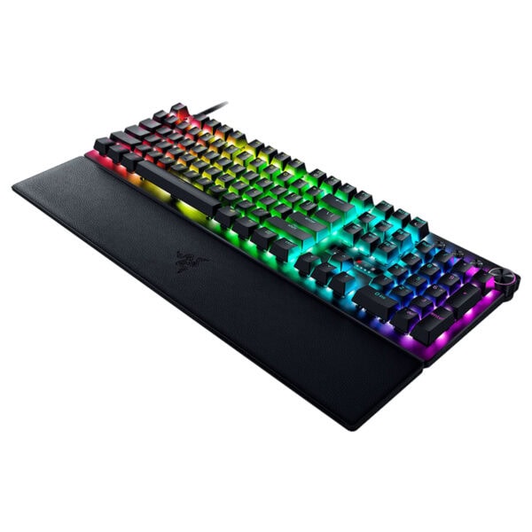 Razer Huntsman V3 Pro RGB mekanik gaming klavye, renkli aydınlatma ve yüksek performanslı anahtarlar ile dikkat çekiyor.