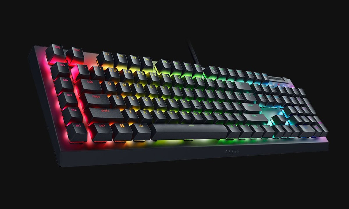 Razer Blackwidow v4 X Green Switch RGB kablolu Türkçe gaming klavye, çok renkli aydınlatma ve ergonomik tasarım ile yüksek performans sağlar.