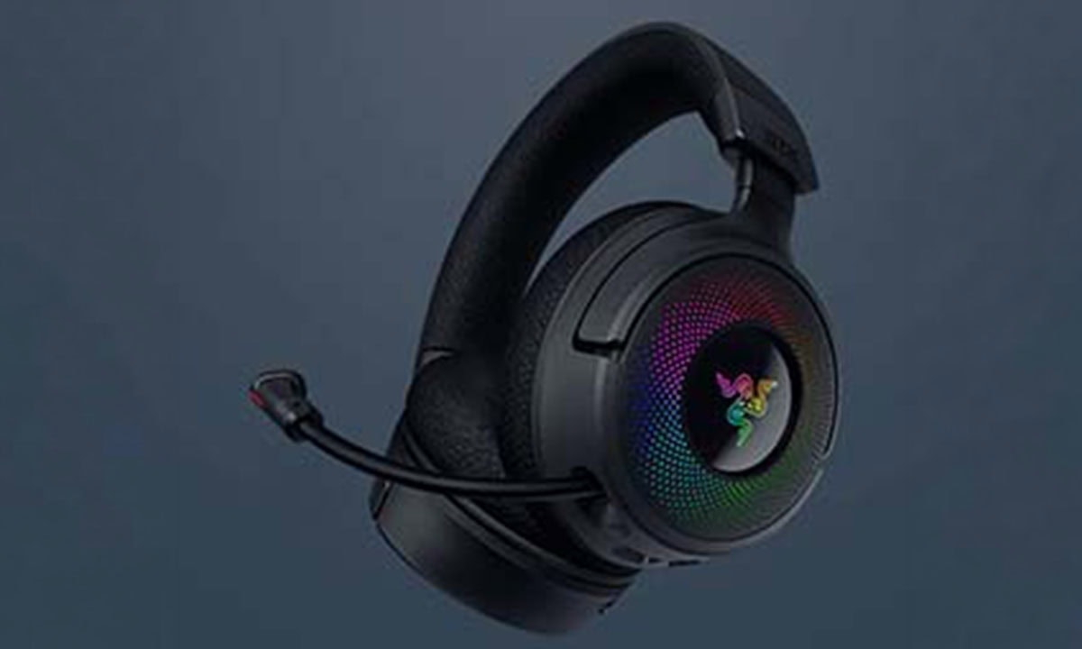 Razer Kraken V4 RGB PS5 uyumlu kablosuz gaming kulaklık, yüksek ses kalitesi ve konforlu tasarımıyla öne çıkar.