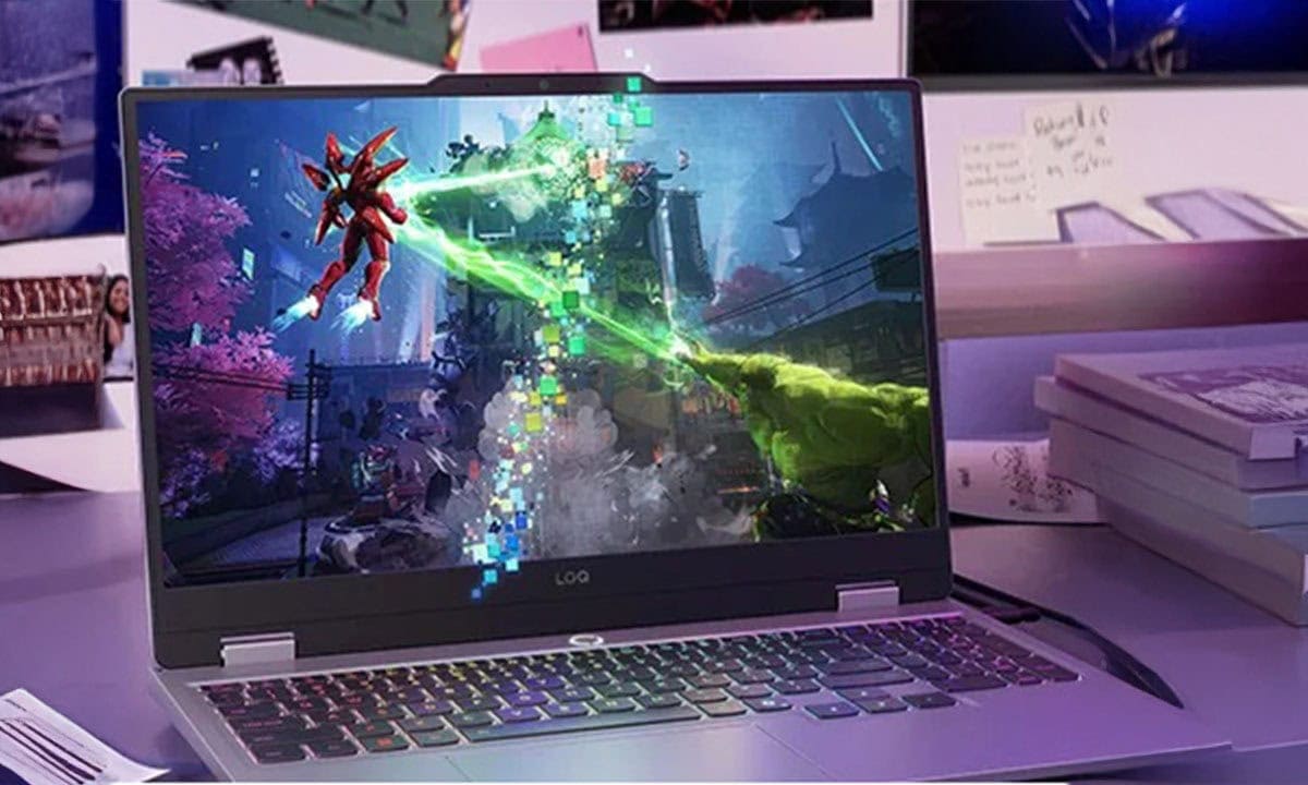 Lenovo LOQ 15IRX10 gaming dizüstü bilgisayar ekranında renkli ve hareketli oyun grafikleri, yüksek çözünürlük ve canlı renkler ile detaylar gözlemleniyor.