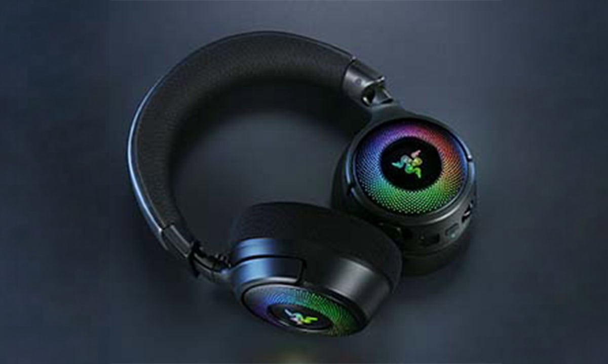 Razer Kraken V4 RGB PS5 uyumlu kablosuz gaming kulaklık, renkli RGB aydınlatma ve konforlu tasarım ile yüksek ses kalitesi sunar.
