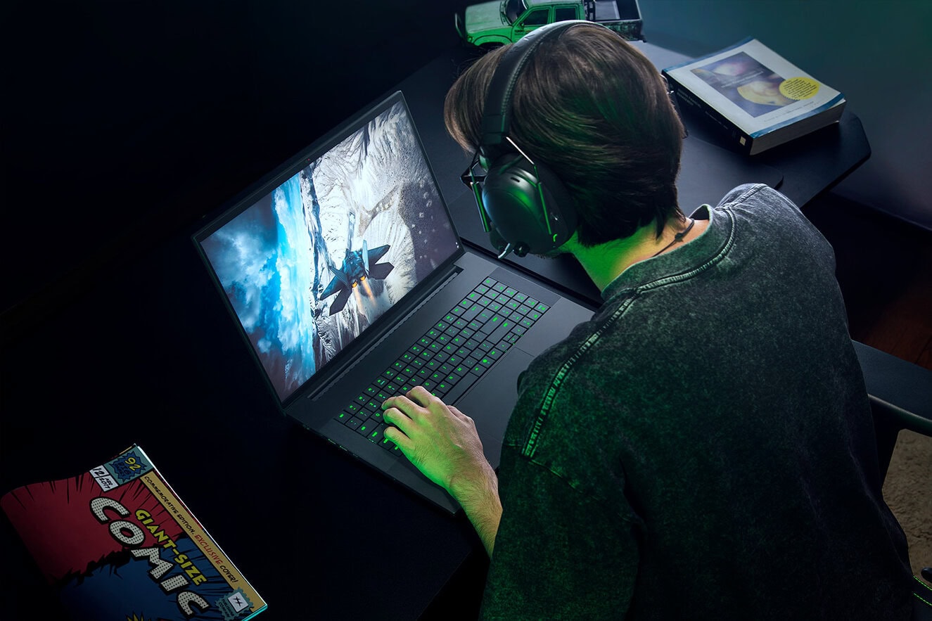 Https Medias P1.phoenix.razer.com Sys Master Phoenix Images Container H1c H47 10064527556638 260514 Blade18 K12 Black 1500x1000 4