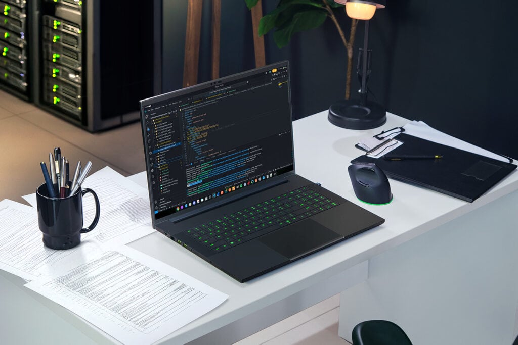 Https Medias P1.phoenix.razer.com Sys Master Phoenix Images Container H84 H4a 10064527654942 260514 Blade18 K12 Black 1500x1000 3