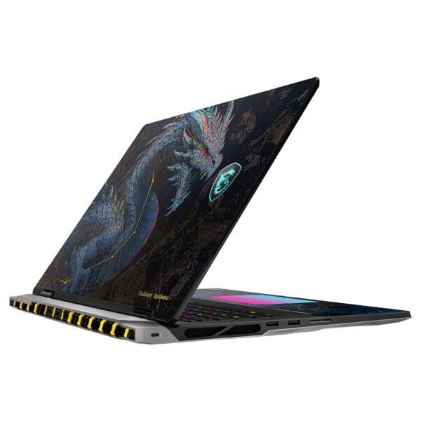 MSI TITAN 18 HX Dragon Edition gaming laptop açık konumda, 4K UHD ekran ve RGB klavye ile detaylar gösteriliyor.