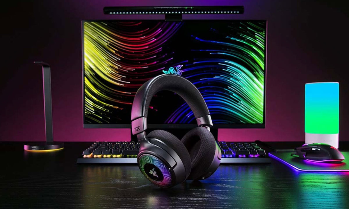 Razer Kraken V4 RGB kablosuz gaming kulaklık, PS5 uyumlu, RGB aydınlatmalı, yüksek ses kalitesi ve konfor sağlayan tasarım.