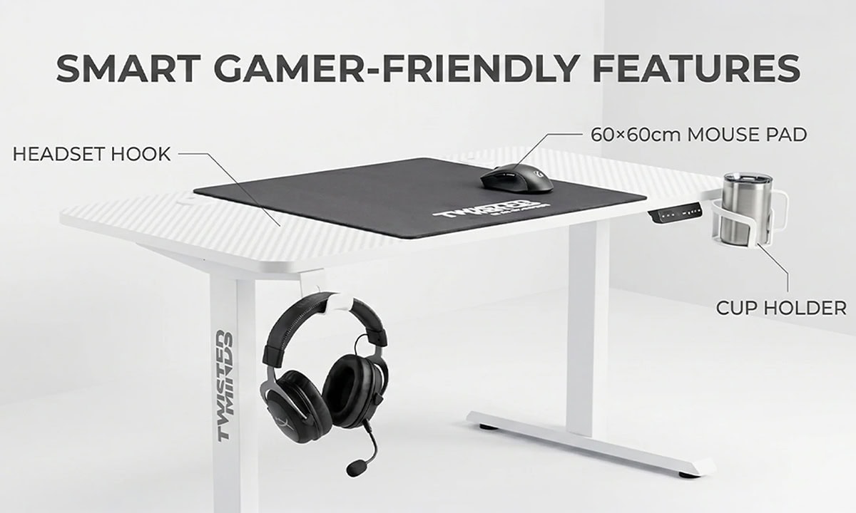 Oyuncu masası, mouse pad, kulaklık ve kupa tutucu ile gaming ekipmanları.
