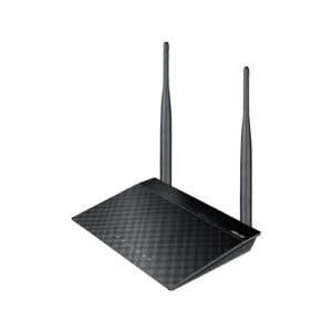 Yüklü yönlendirici siyah kare desenli yüzeyli, iki uzun antenli, masaüstü ağ cihazı. Yüksek hızlı Wi‑Fi kapsama alanı için tasarlanmış çoklu antenli router.